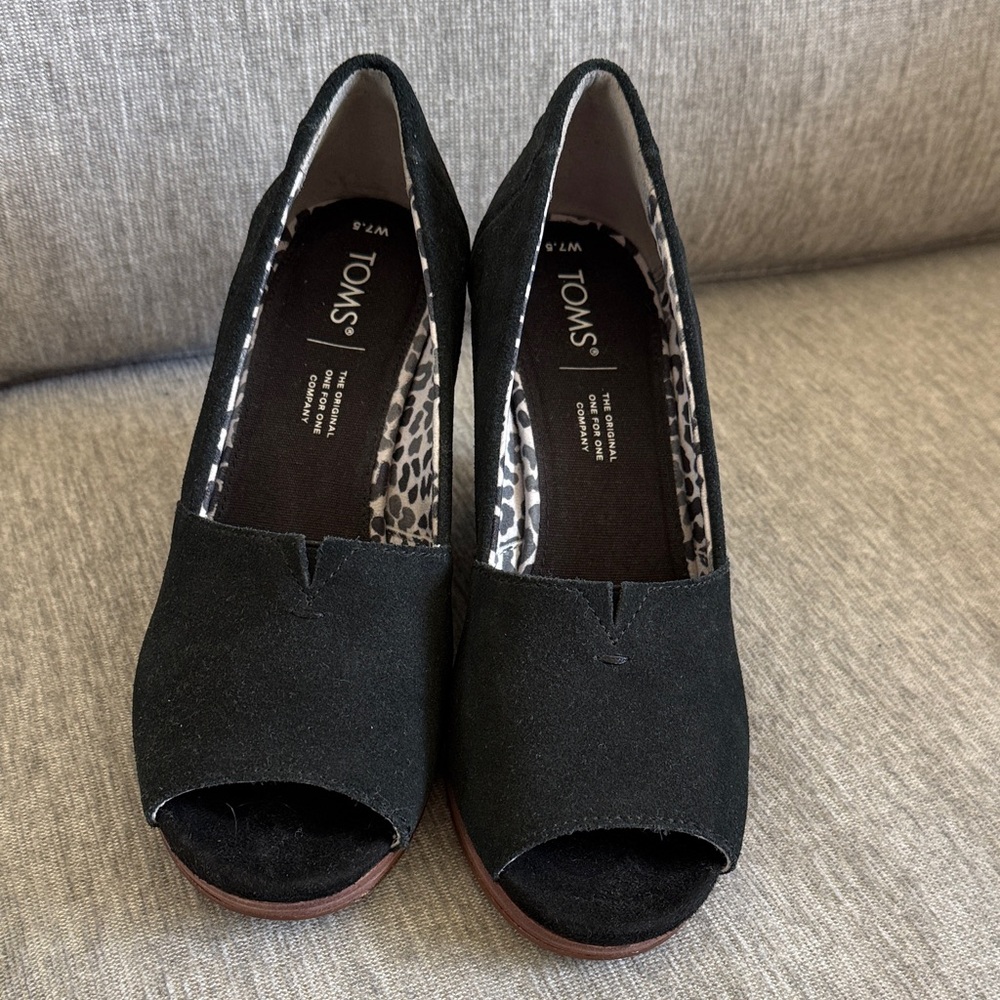 Toms Michelle Black Suede Peep Toe Wedge Sandals Women’s Size 7.5